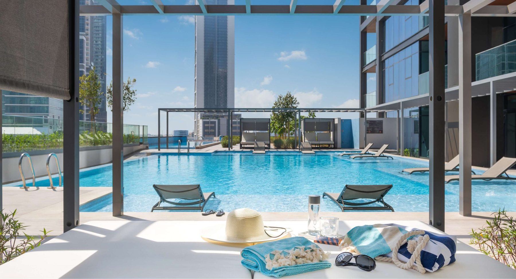 DT1, pool deck